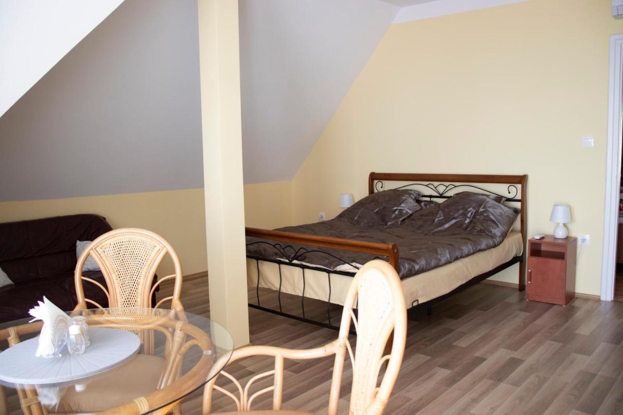 Apartment Gyoengyoem Balatonalmádi